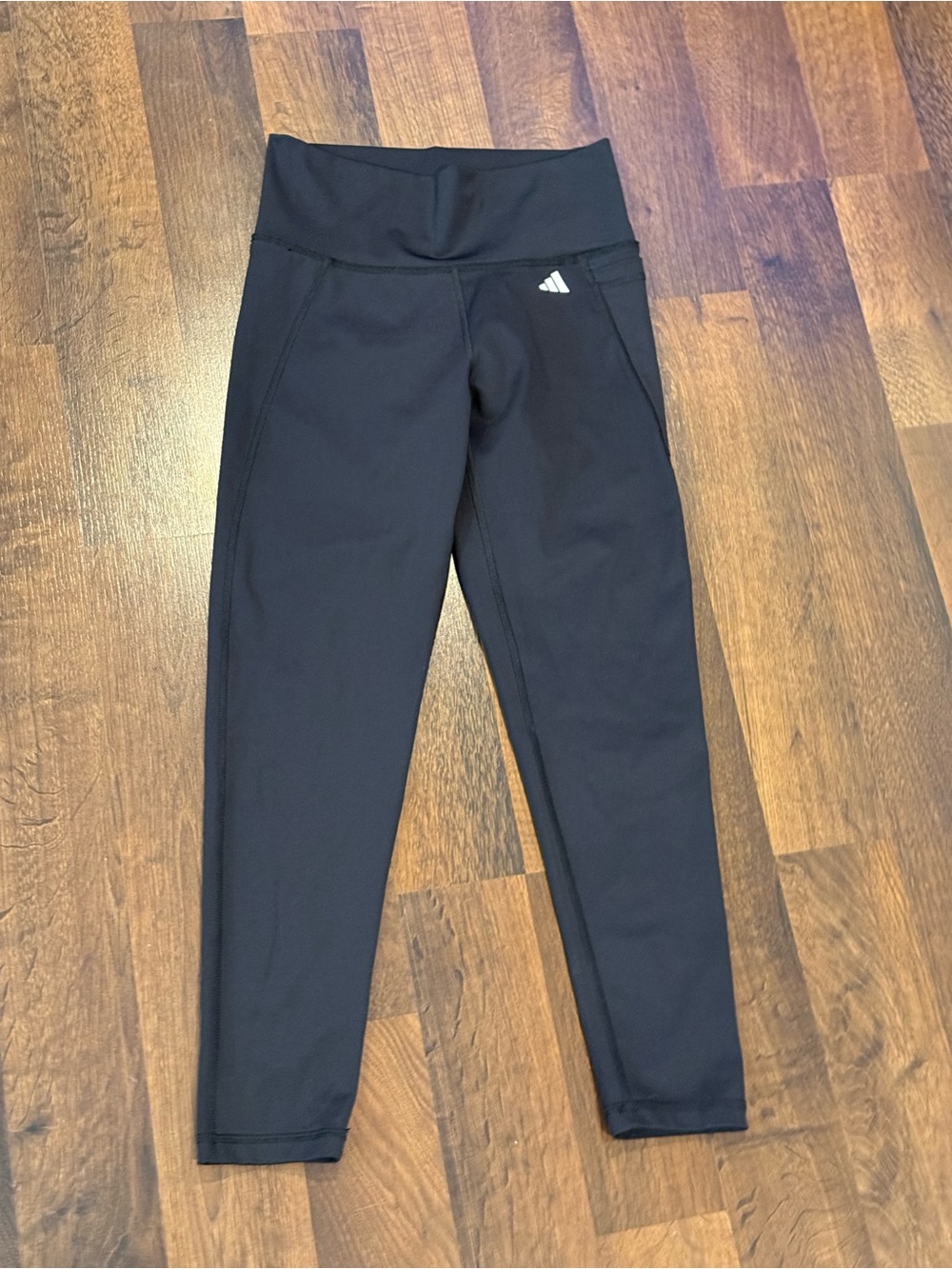Adidas women’s black tight fit leggings (size MEDIUM)